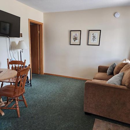 Motel Tyrol Radium Hot Springs Bagian luar foto