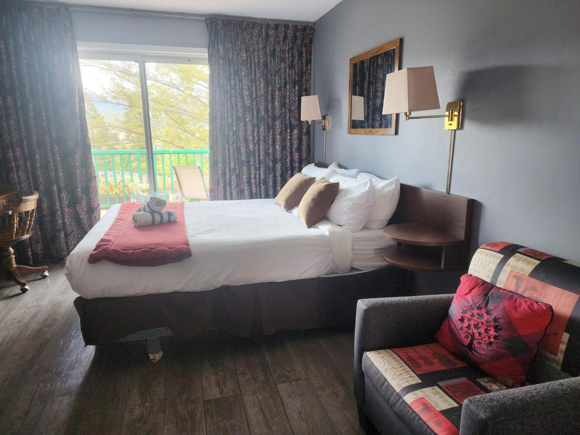 Motel Tyrol Radium Hot Springs Bagian luar foto
