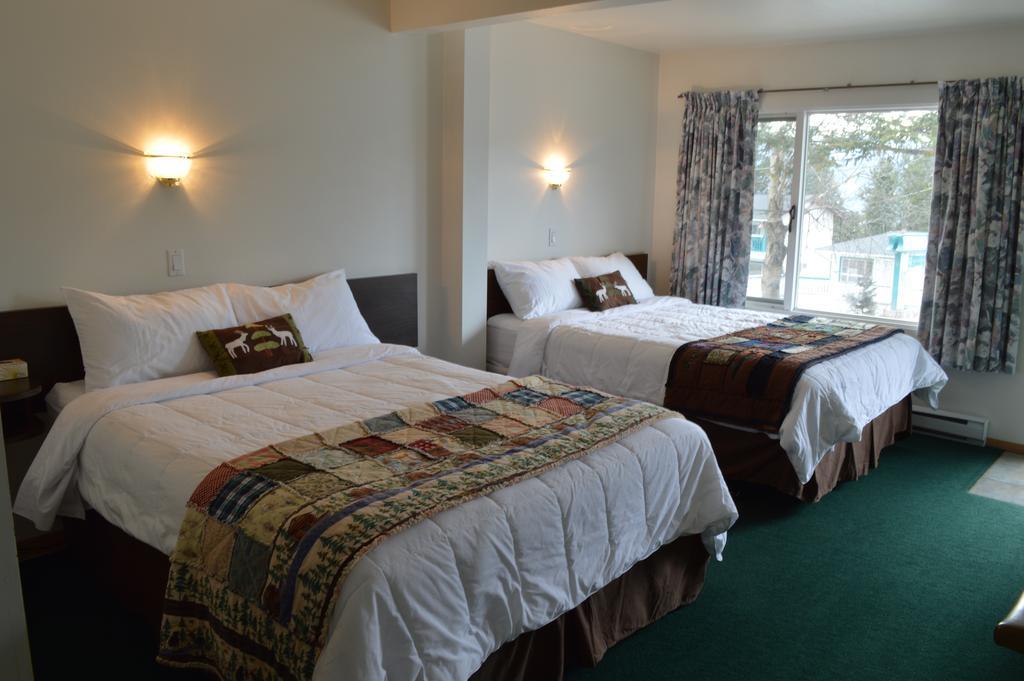 Motel Tyrol Radium Hot Springs Bagian luar foto
