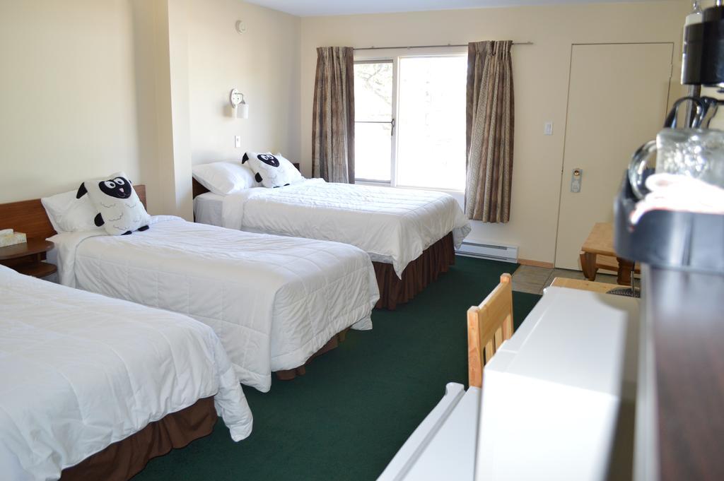 Motel Tyrol Radium Hot Springs Bagian luar foto