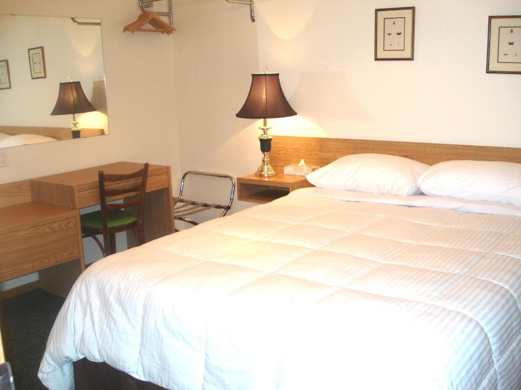 Motel Tyrol Radium Hot Springs Bagian luar foto