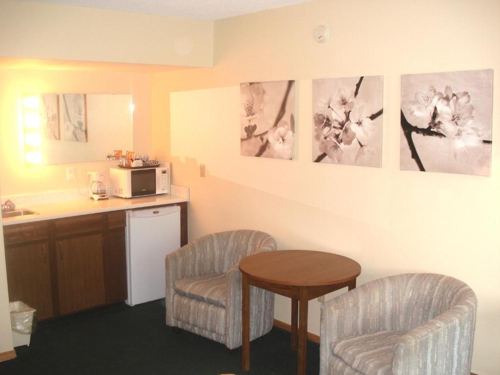 Motel Tyrol Radium Hot Springs Bagian luar foto