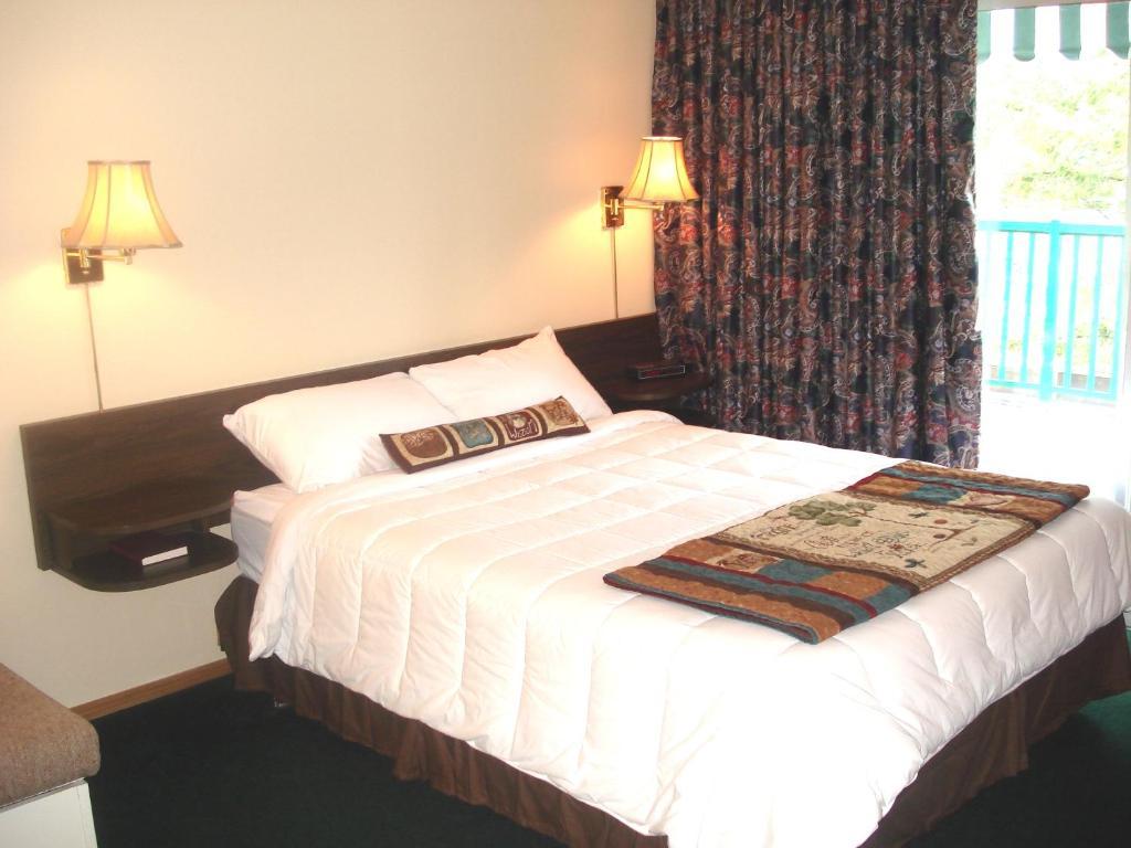 Motel Tyrol Radium Hot Springs Bagian luar foto
