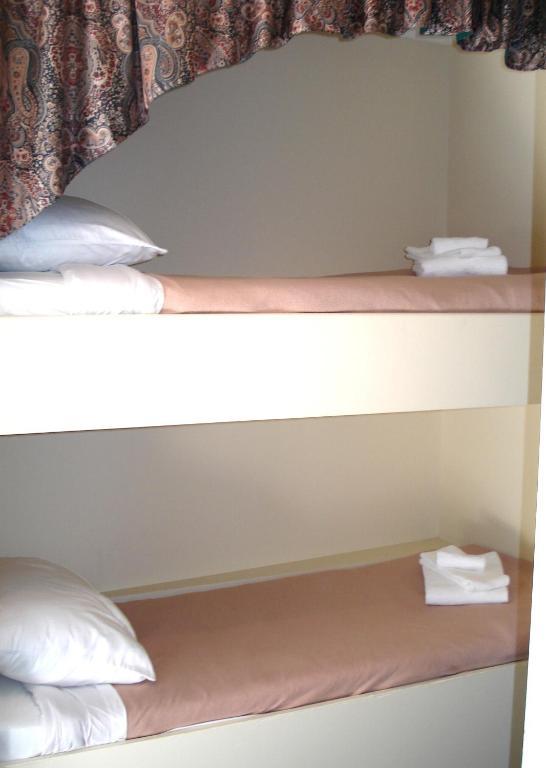 Motel Tyrol Radium Hot Springs Ruang foto